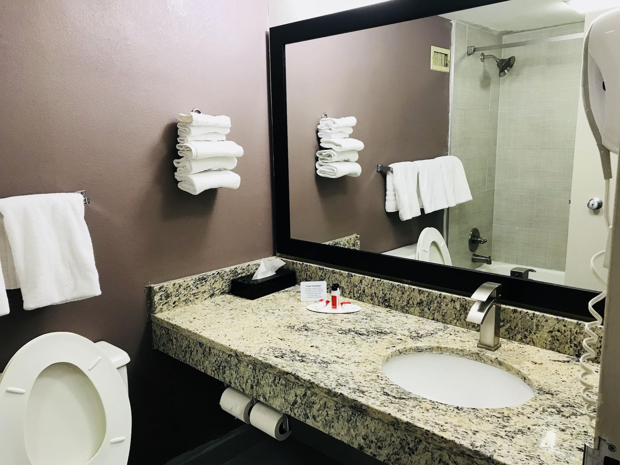 Days Inn By Wyndham Livonia Canton Detroit Dış mekan fotoğraf