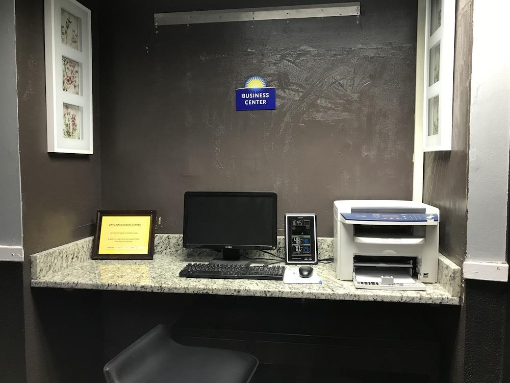 Days Inn By Wyndham Livonia Canton Detroit Dış mekan fotoğraf