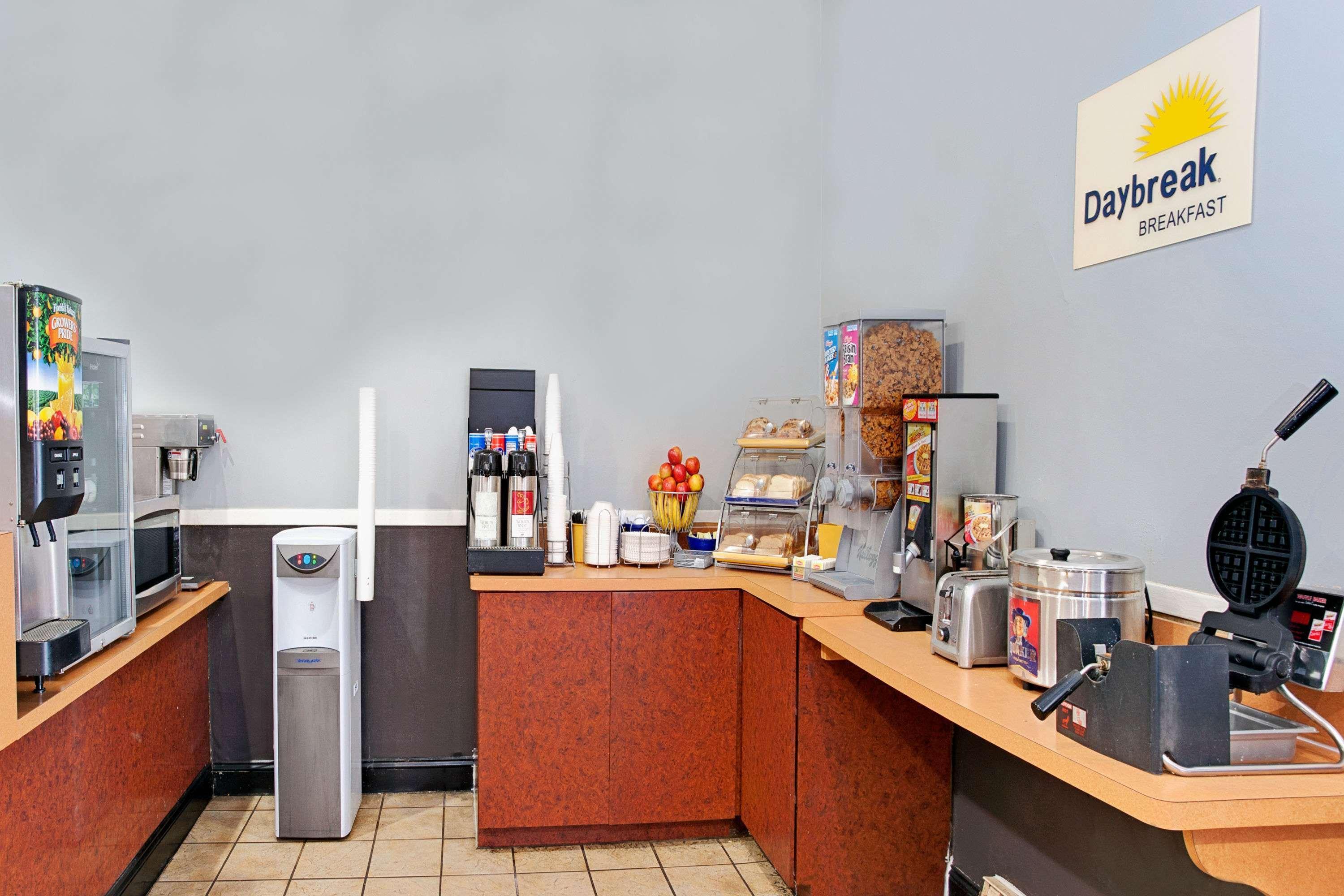 Days Inn By Wyndham Livonia Canton Detroit Dış mekan fotoğraf