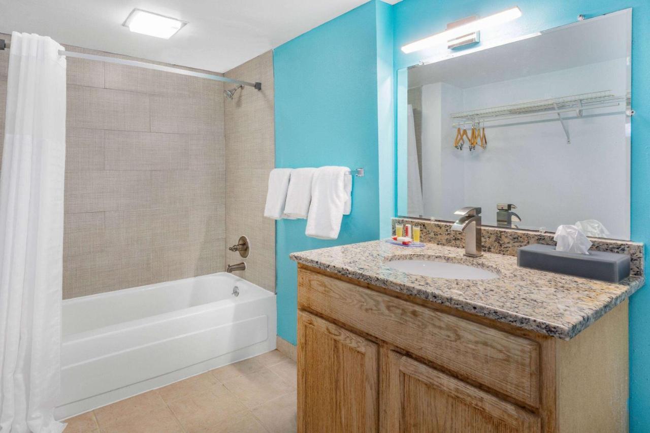 Days Inn By Wyndham Livonia Canton Detroit Dış mekan fotoğraf