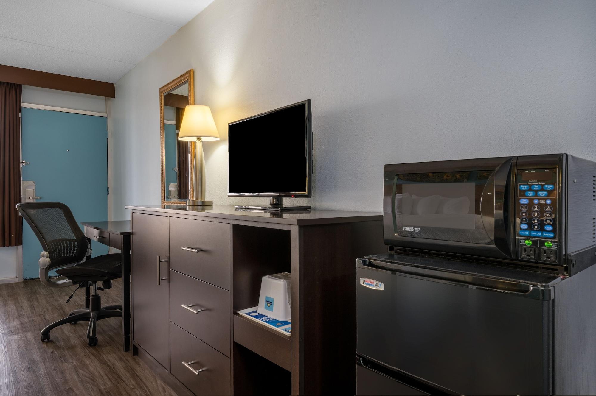 Days Inn By Wyndham Livonia Canton Detroit Dış mekan fotoğraf