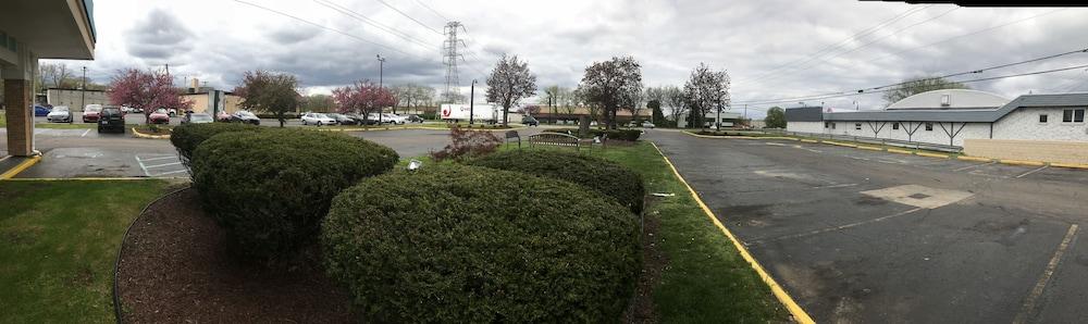 Days Inn By Wyndham Livonia Canton Detroit Dış mekan fotoğraf